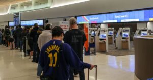 southwest-cancels-thousands-of-flights,-leaving-passengers-stranded-across-the-us