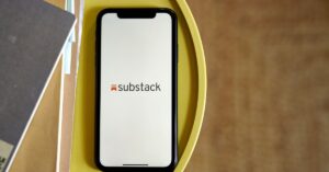 substack-ceo-pushes-back-at-elon,-says-twitter-situation-is-“very-frustrating”