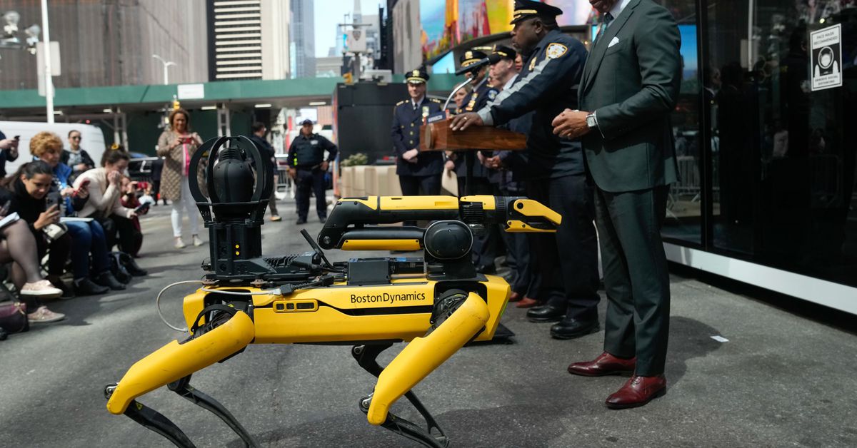the-nypd-is-bringing-back-its-robot-dog