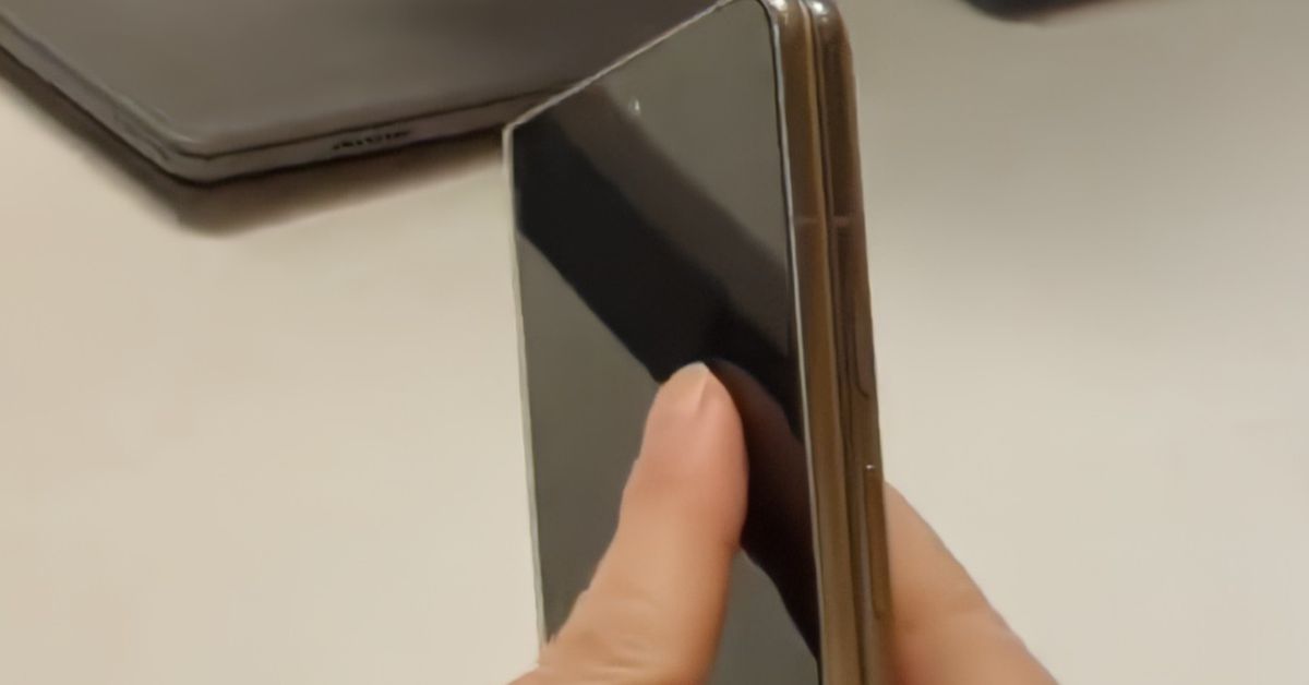 a-real-life-pixel-fold-has-seemingly-leaked-for-the-very-first-time