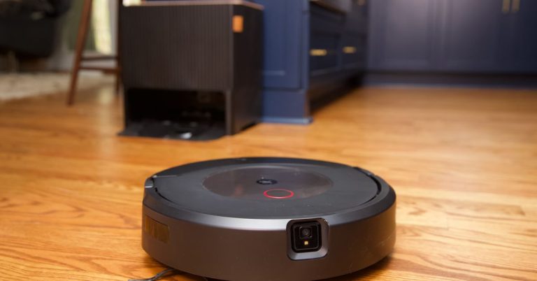Roomba’s Newest Robot Vacuums Are Up To $400 Off For Cyber Monday