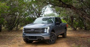 ford-will-cut-weekly-production-of-f-150-lightning-in-response-to-slowing-demand